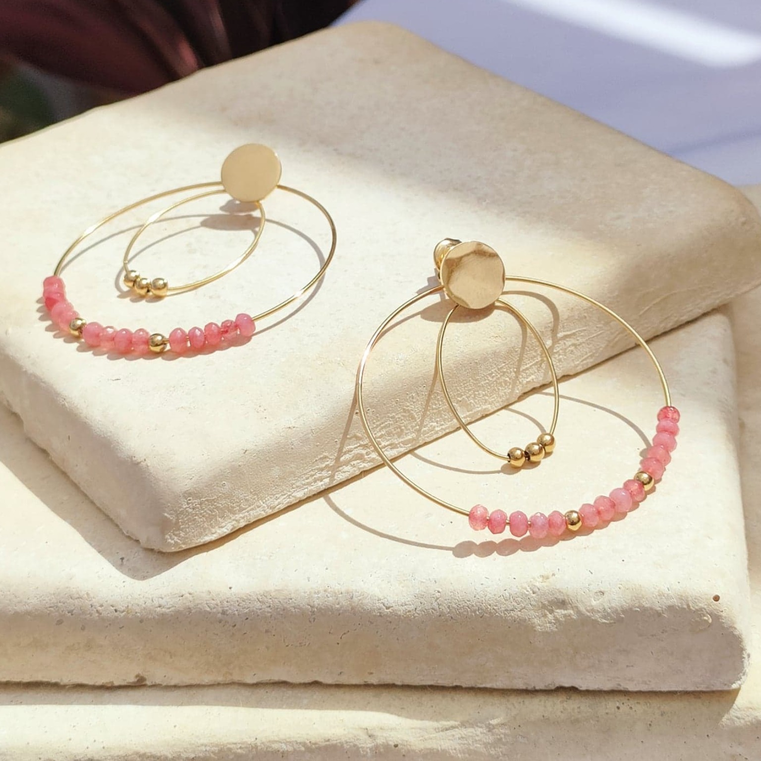 Acheter Paire De Boucles D'oreilles Pour Cabochons Ronds - Doré à L'or Fin 18k - 8 Mm En Ligne – La Petite Epicerie