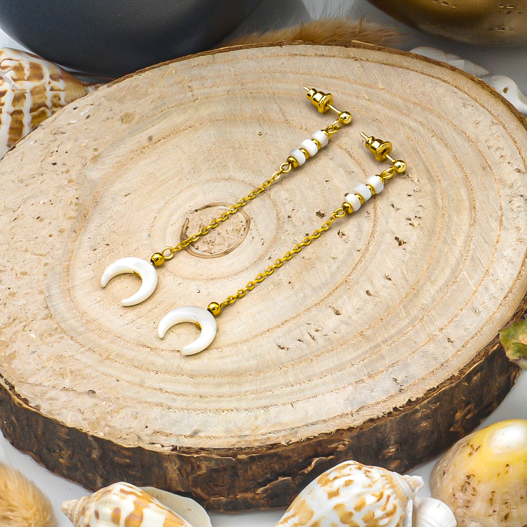06112023-1733Boucles doreilles demi lune nacre 1