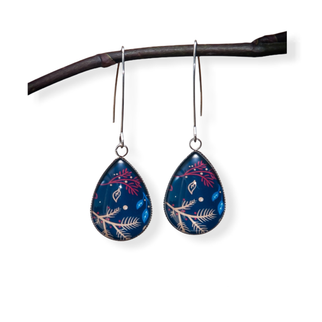 Boucles d\'oreilles pendante bleu nuit, fleur hiver