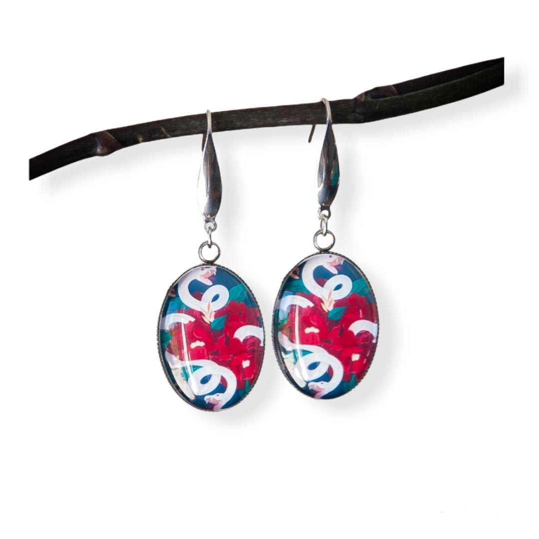 Boucles d\'oreilles ovale, serpent blanc & rose rouge