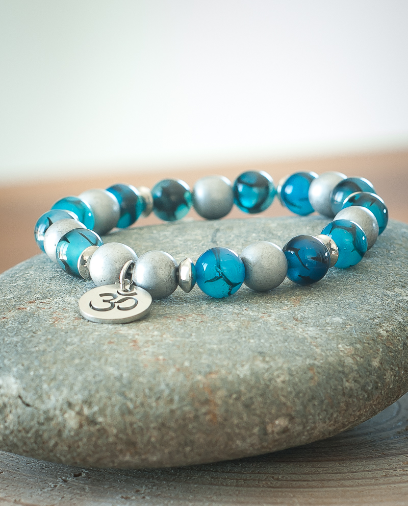 Bracelet yoga, pierre naturelle bleu veine de dragon, hématite argent plaqué, médaille om acier inoxydable argent 3