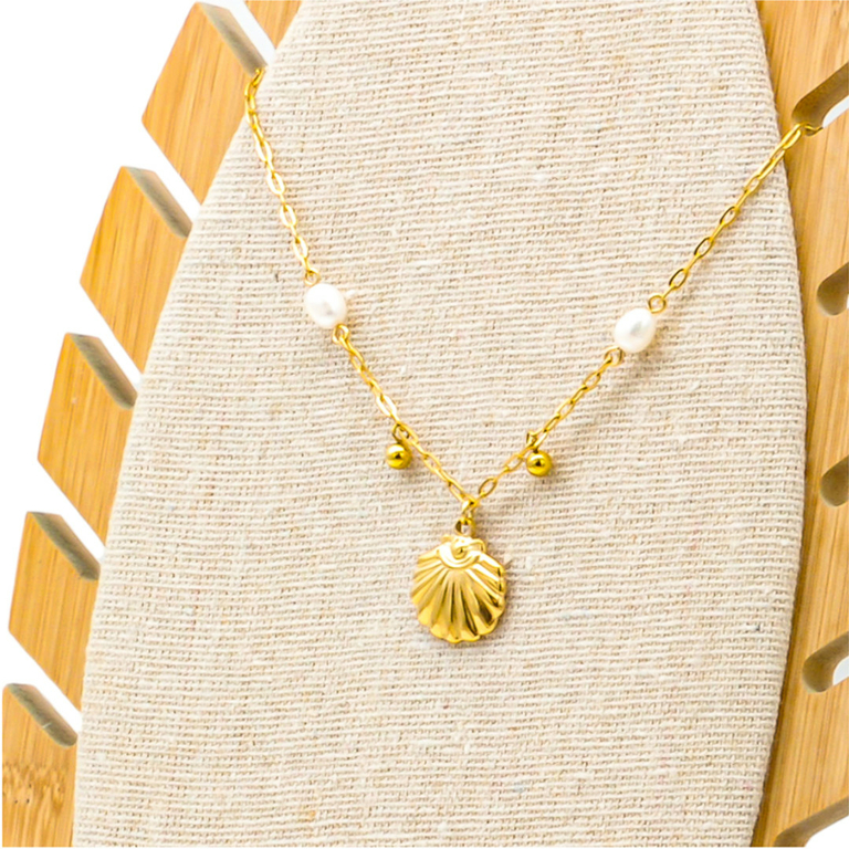 Collier Bohème En Coquillages Dorés Avec Pendentif En Perles