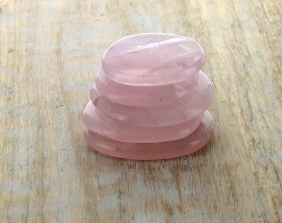 56360-smooth-stone-quartz-rose