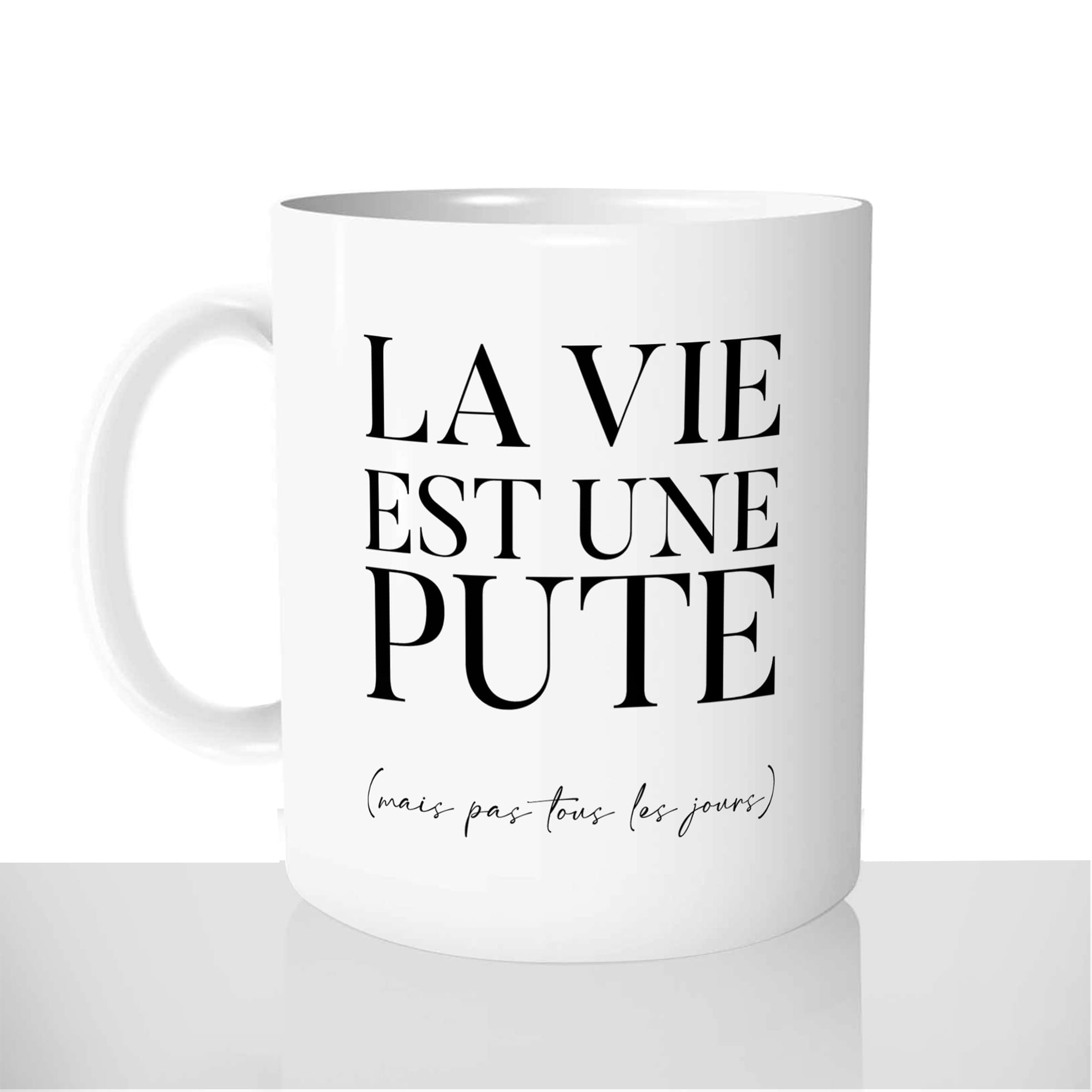 mug-blanc-brillant-personnalisé-offrir-la-vie-est-une-pute-humour-collegue-copine-drole-personnalisable-idée-cadeau-original