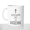mug-blanc-brillant-personnalisé-offrir-cette-femme-c'est-la-patronne-collègue-fun-personnalisable-idée-cadeau-original-anniversaire-noel