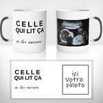 mug-magique-personnalisé-tasse-thermo-reactif-thermique-celle-qui-lit-ca-va-etre-marraine-naissance-grossesse-futur-echographie-personnalisable-2
