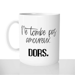 mug-tasse-blanc-personnalisé-ne-tombe-pas-amoureux-dors-celibataire-flemme-dodo-drole-cadeau-original-francais