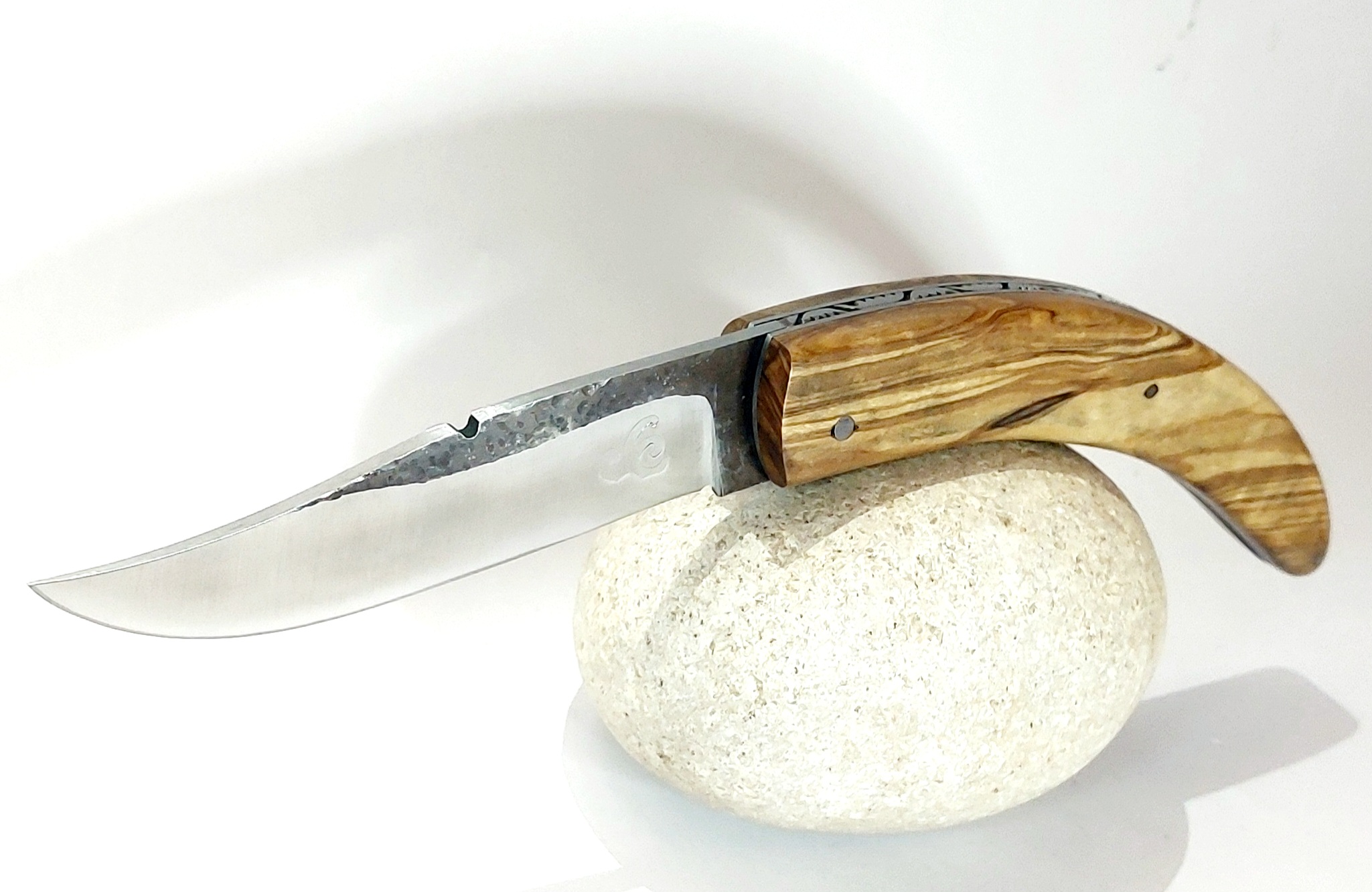 Couteau de berger en bois d'olivier avec emblème Corse et lock-back