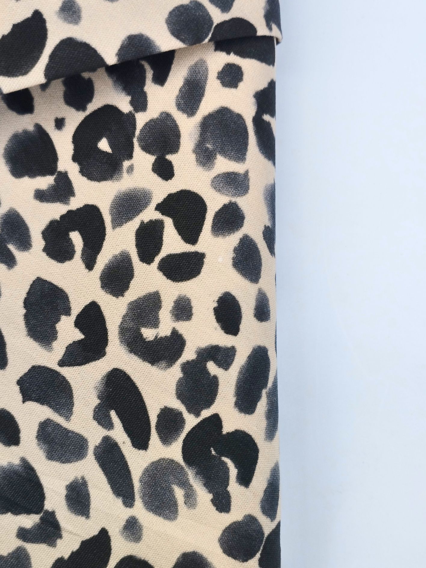 Bandana pour chien motif tacheté noir