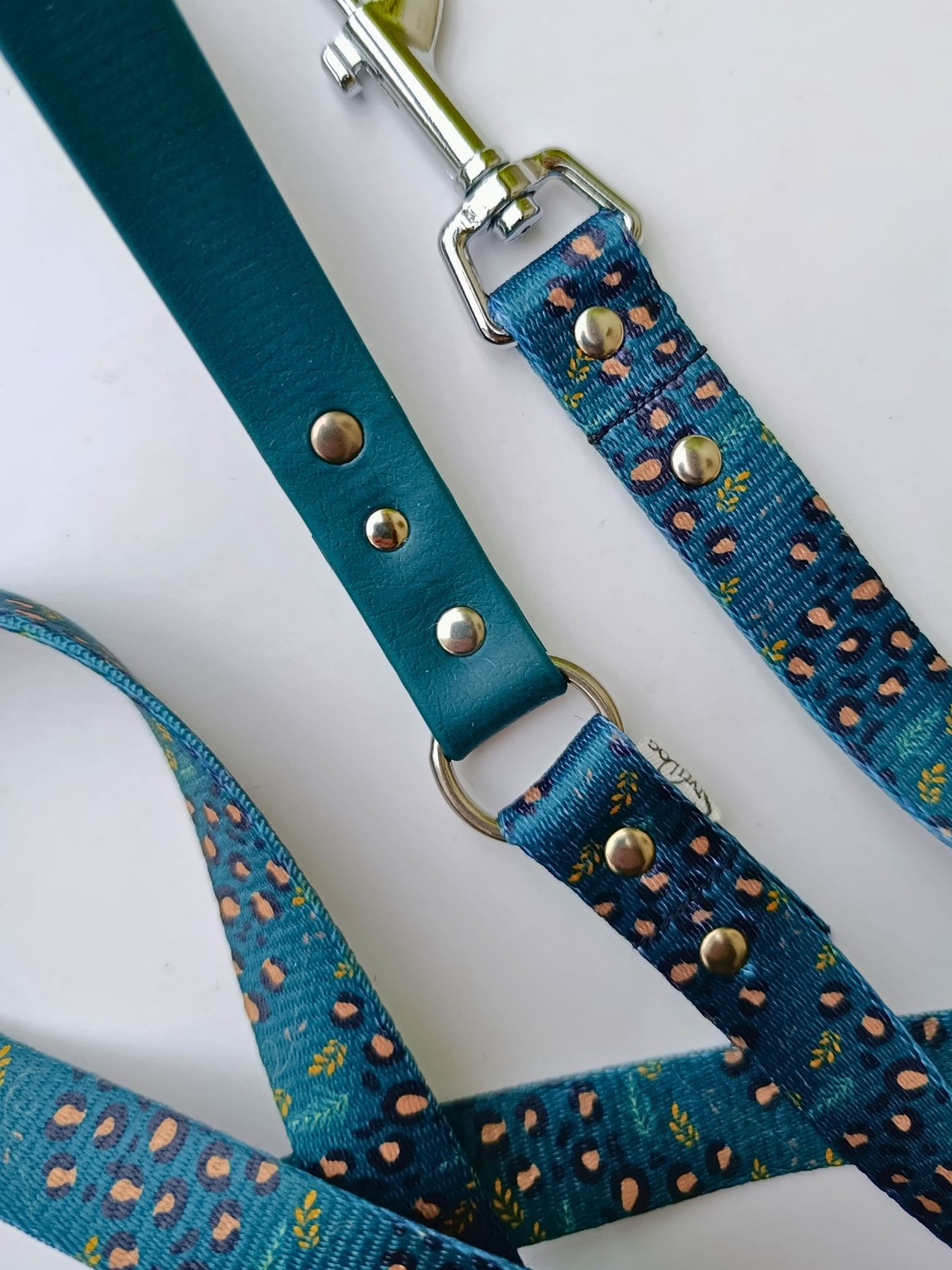 Laisse pour chien motif léopard vert Stylidog