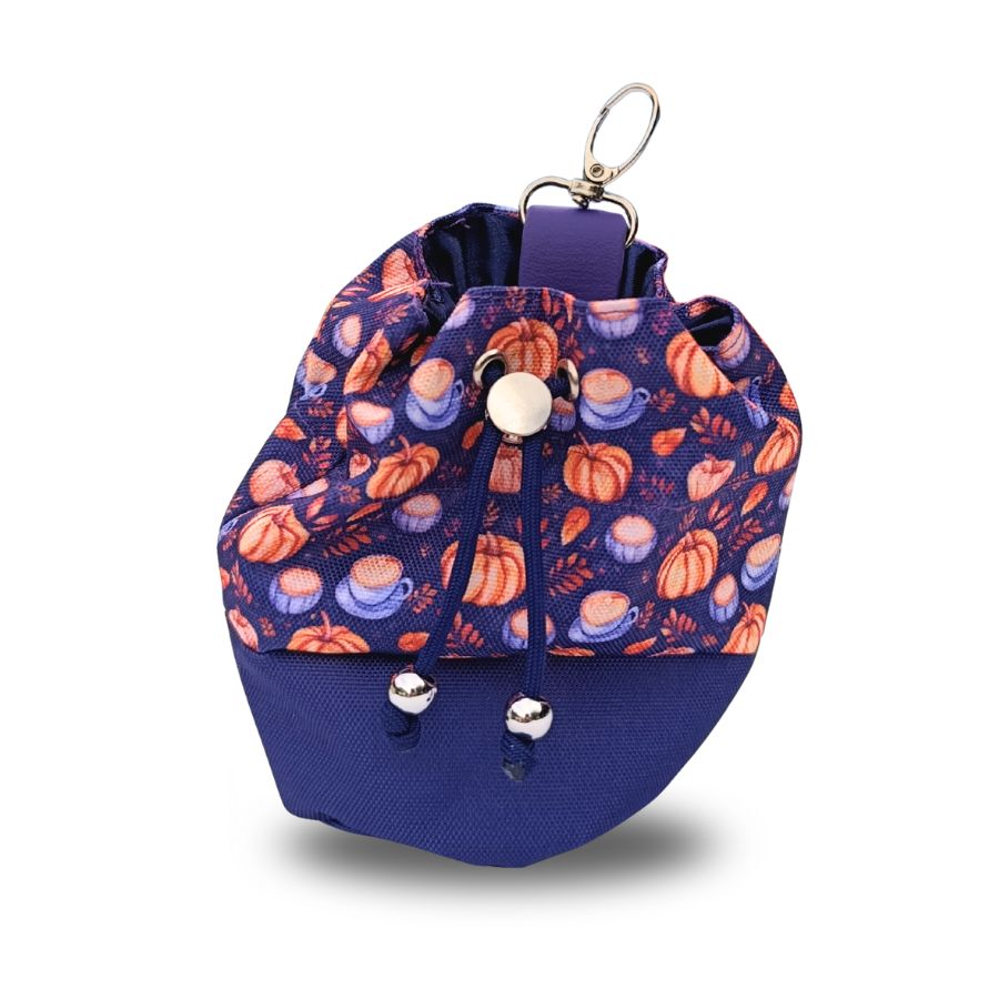 Pochette à friandises pour chien – Motif citrouille & café violet, imperméable & faite main en France
