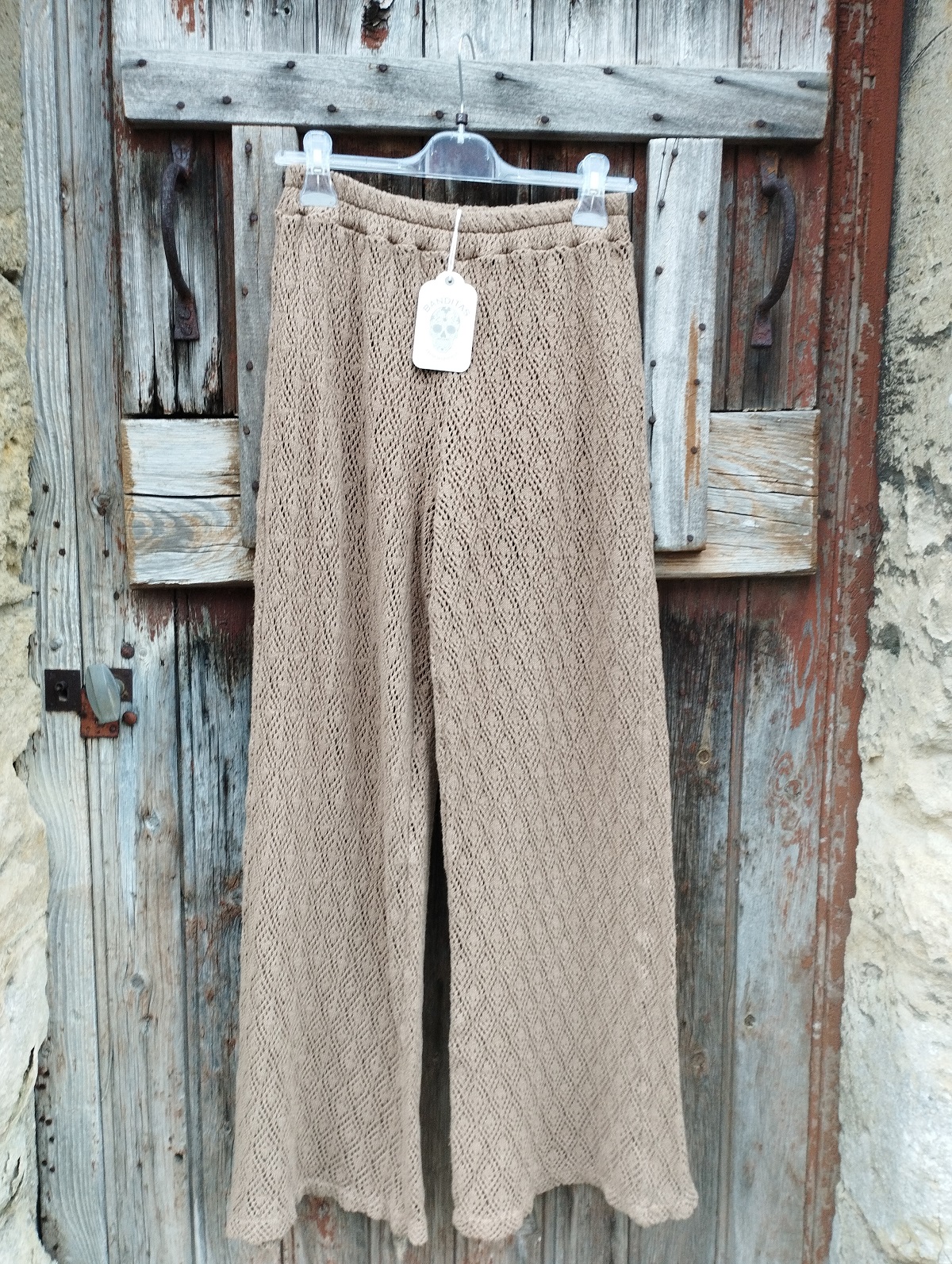 pantalon prasio camel banditas