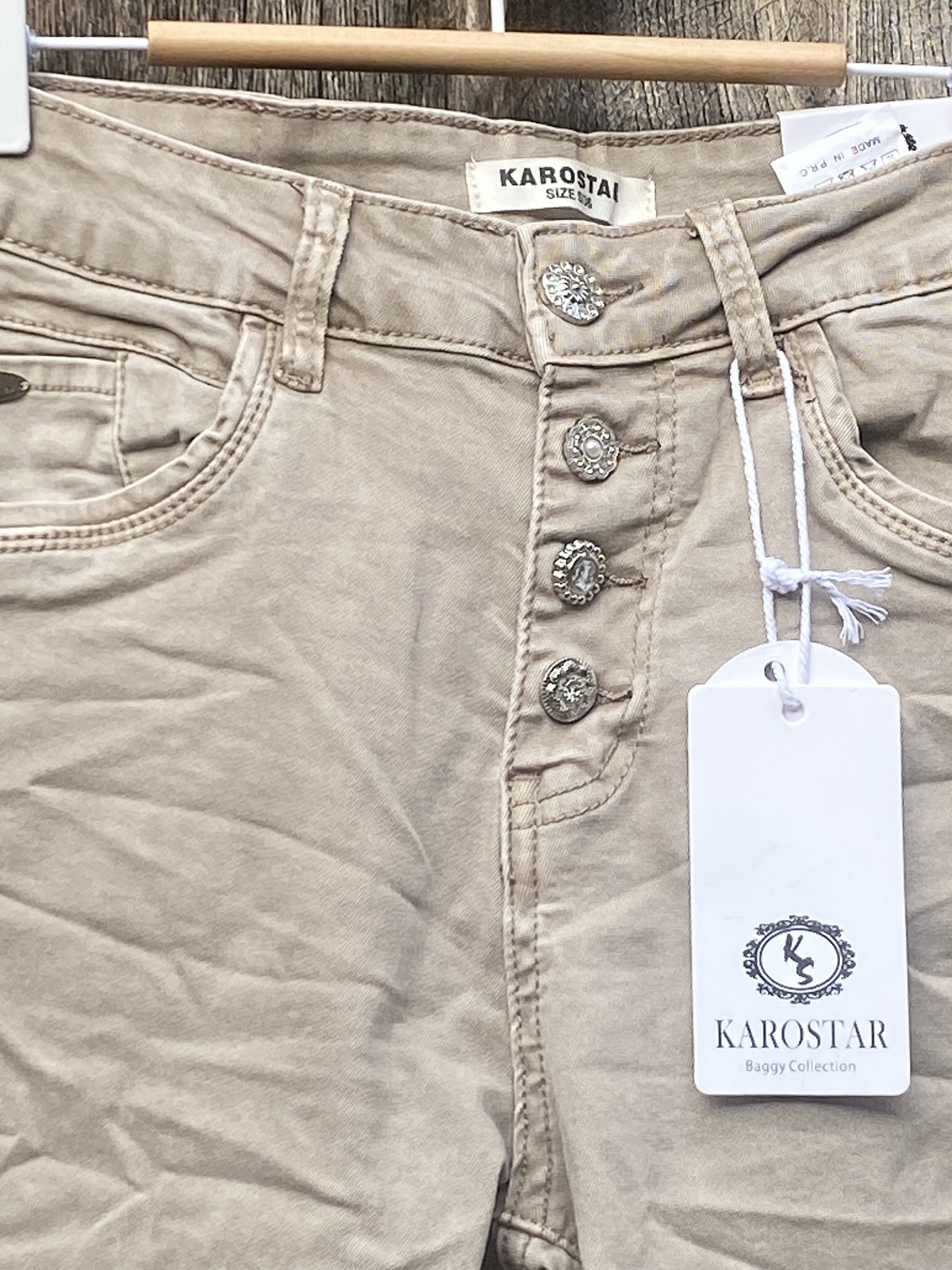 PANTALON BOUTONS BIJOUX KAROSTAR BEIGE 2