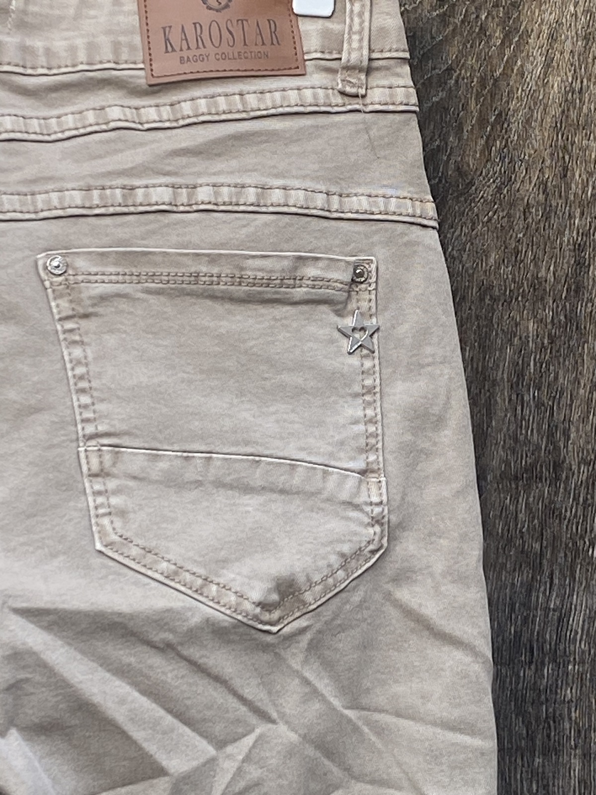 PANTALON BOUTONS BIJOUX KAROSTAR BEIGE 3