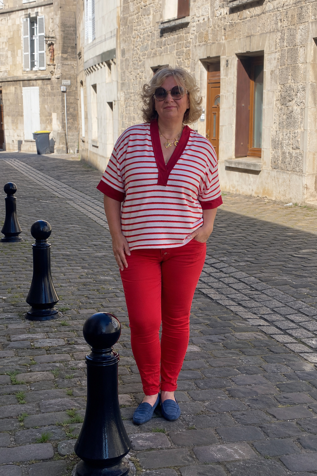 T-SHIRT RAYE ROUGE ET BLANC COL V 1