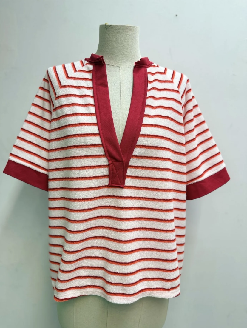 T-SHIRT RAYE ROUGE ET BLANC COL V 2
