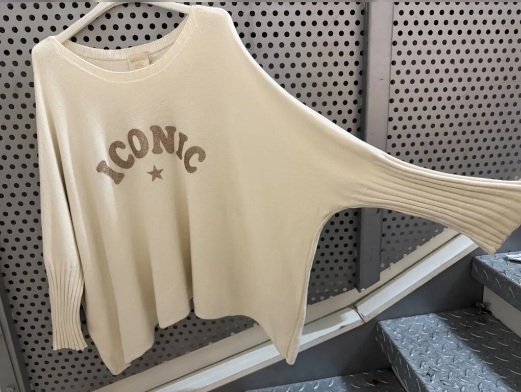 pull-oversize-iconic-creme-april-vintage-1
