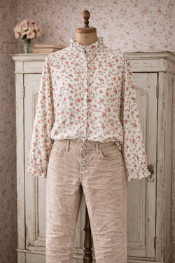 Chemise fleurs In April 1986