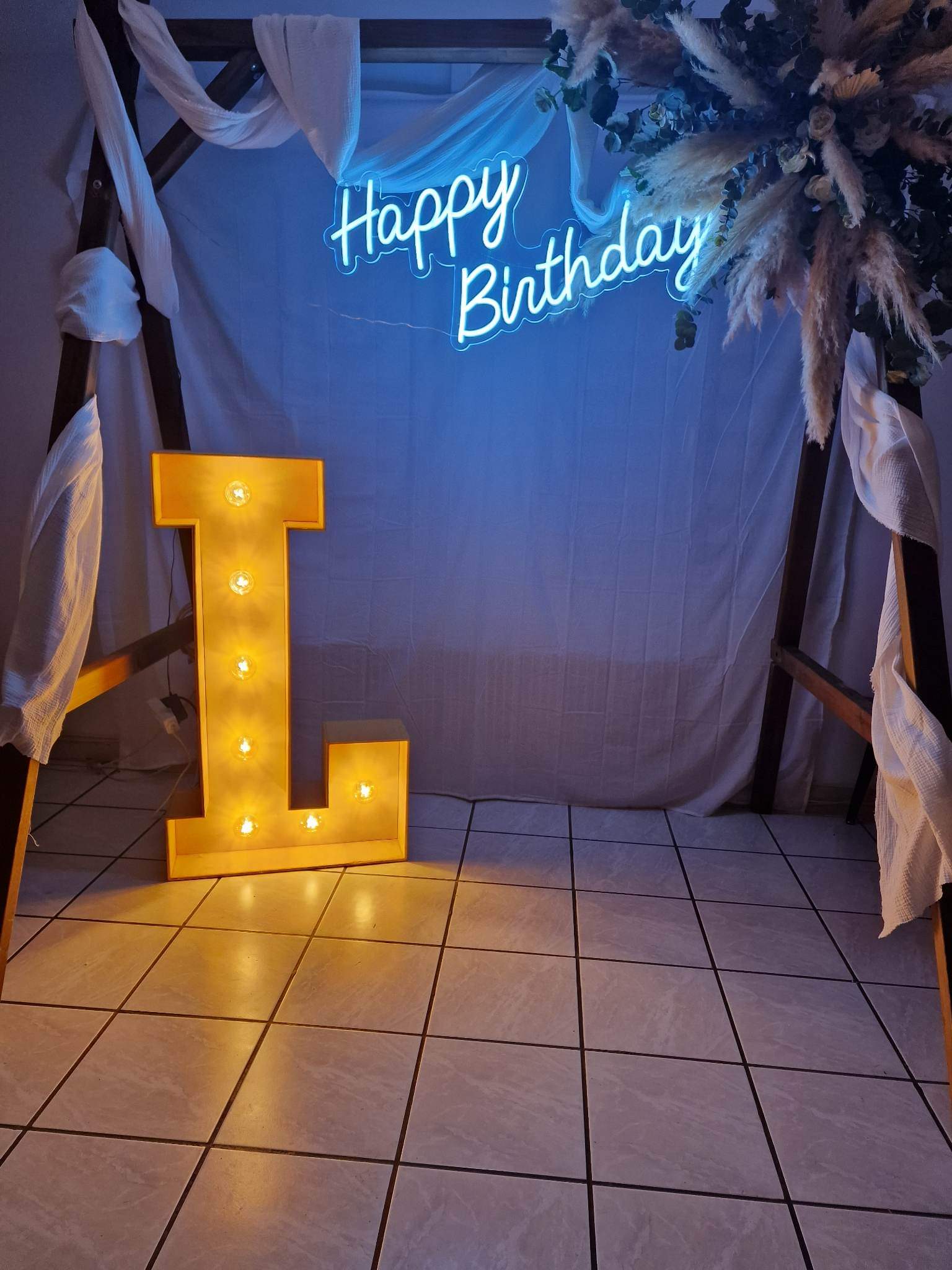 Neon HAPPY BIRTHDAY taille XL - Location Neon Happy Birthday - Artnuptial