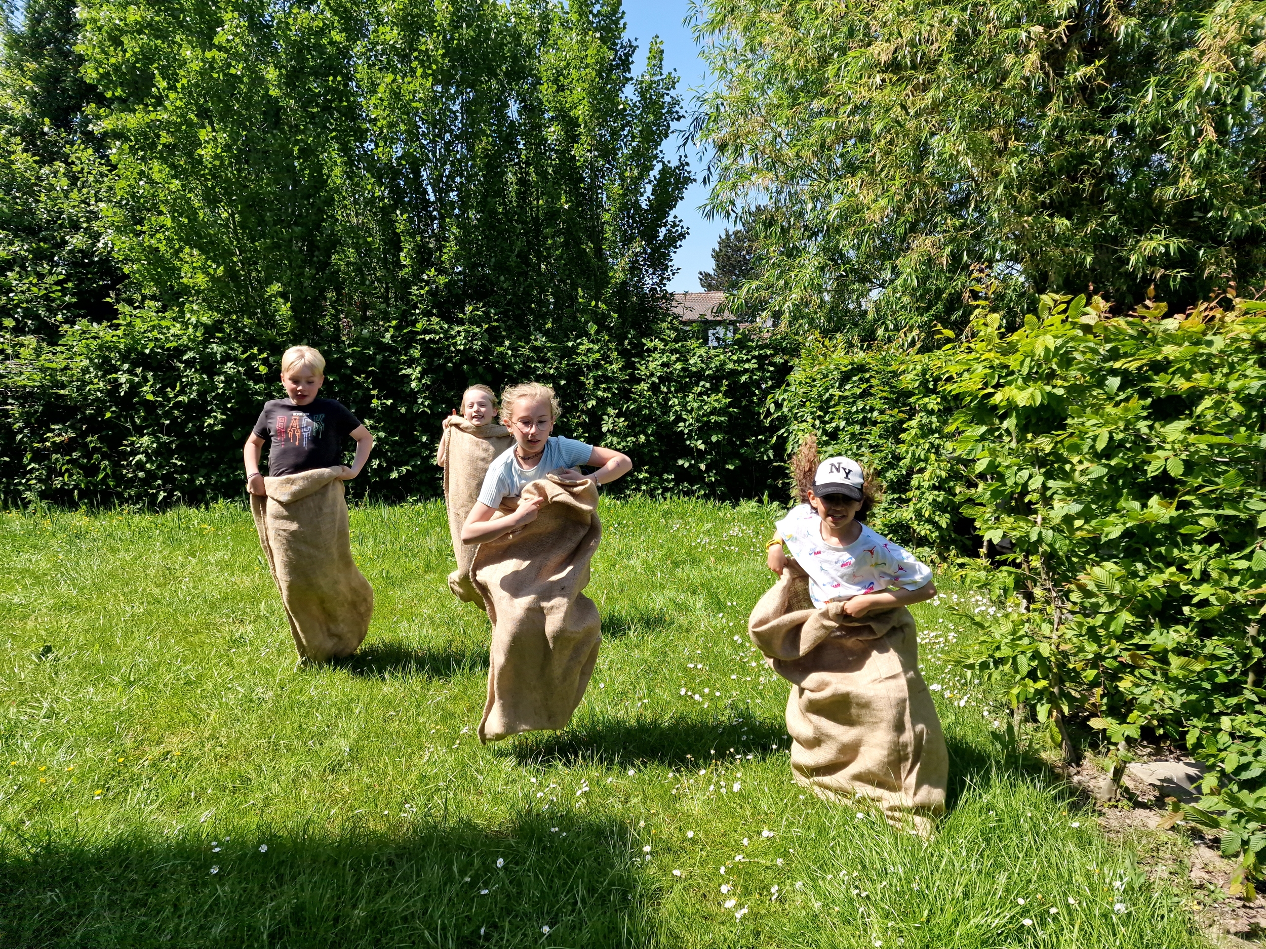 Chamboule tout géant - 1 équipe en jeu - Artemus Evenement