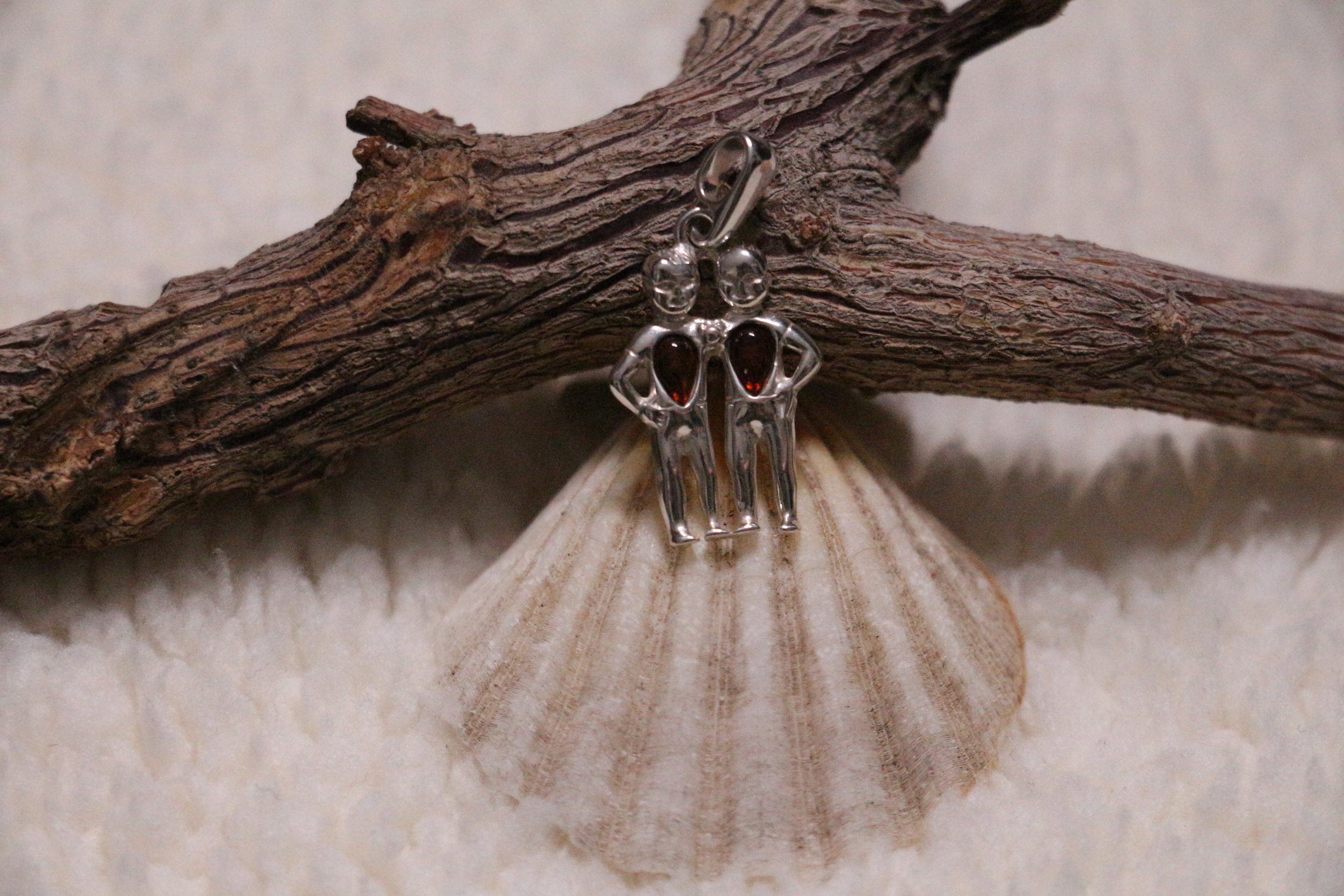 Pendentif signe zodiacal des gémeaux ambre cognac véritable argent 925°/°°.