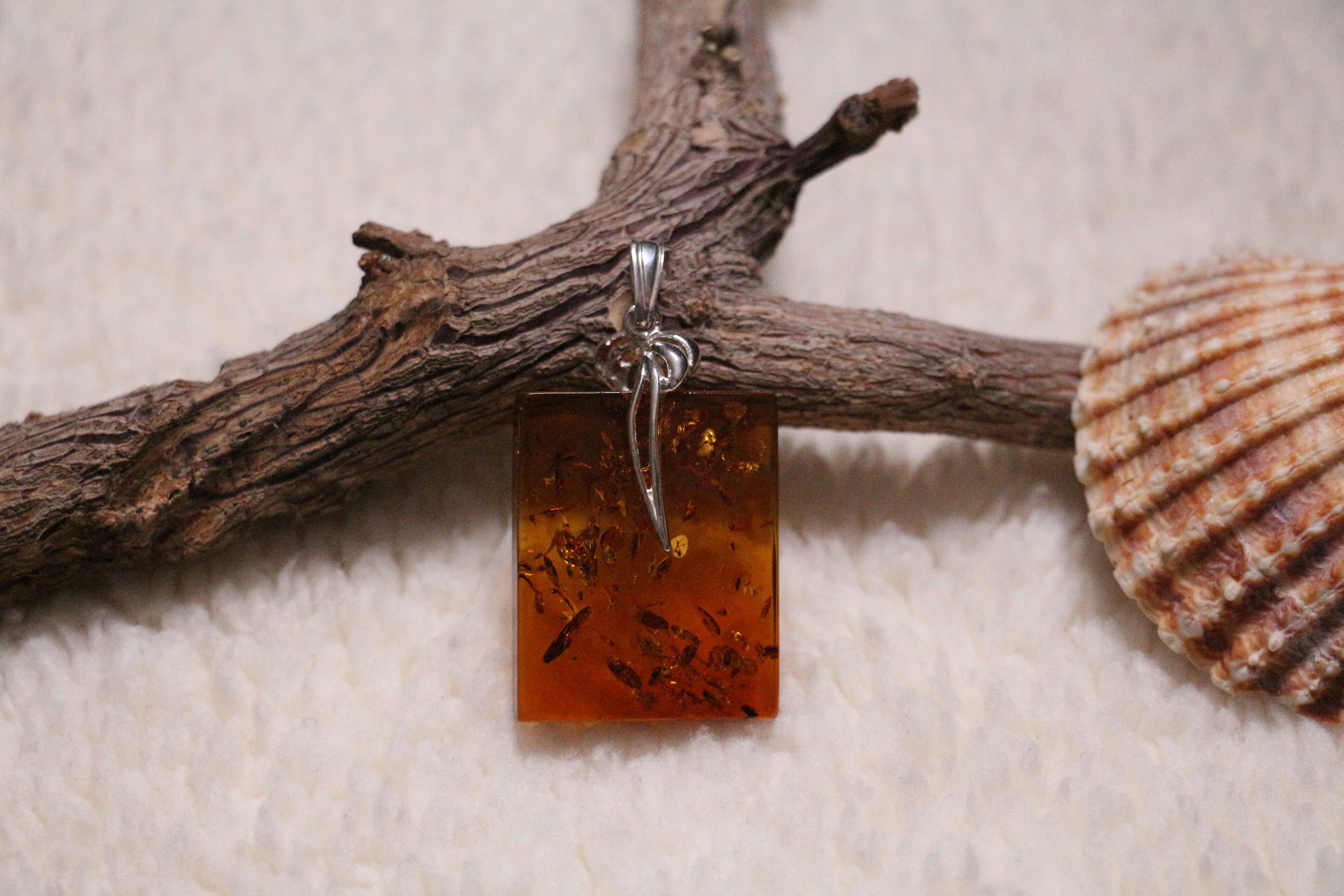 Pendentif rectangle réversible en ambre cognac véritable argent 925°/°°.