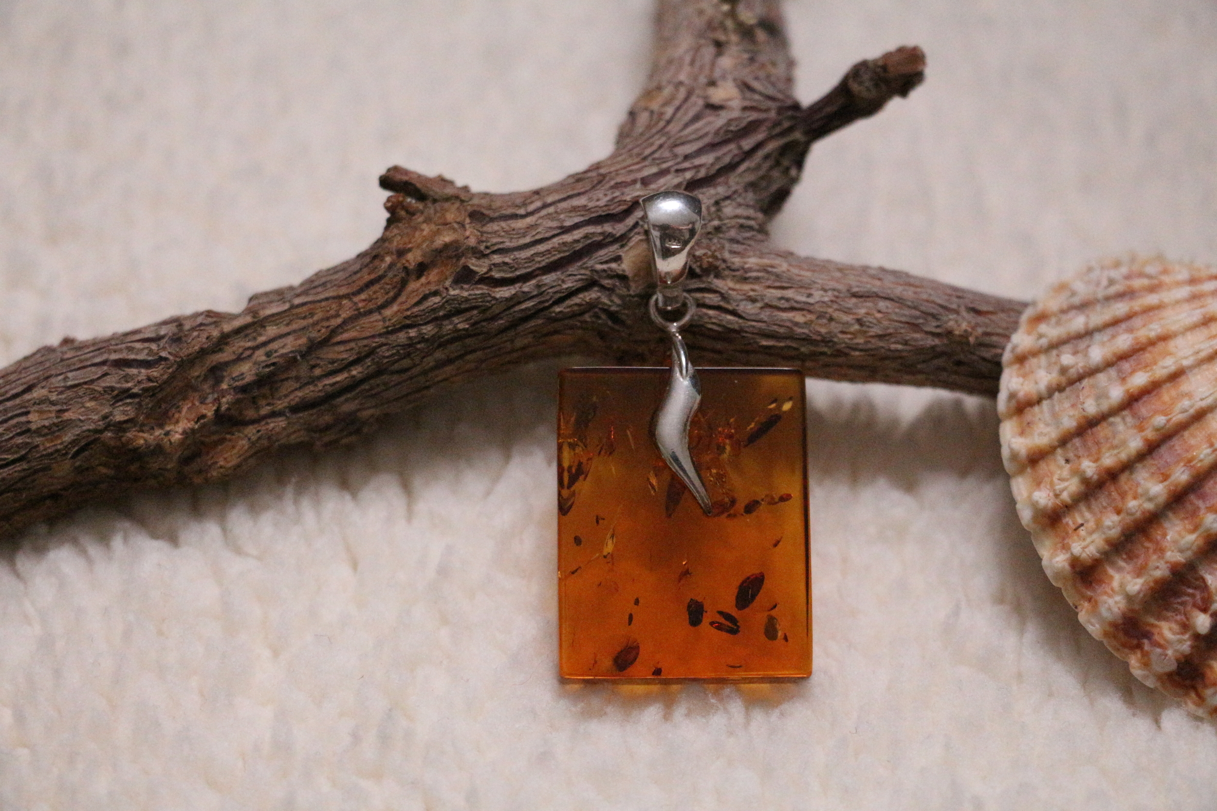 Pendentif rectangle réversible en ambre cognac véritable argent 925°/°°.