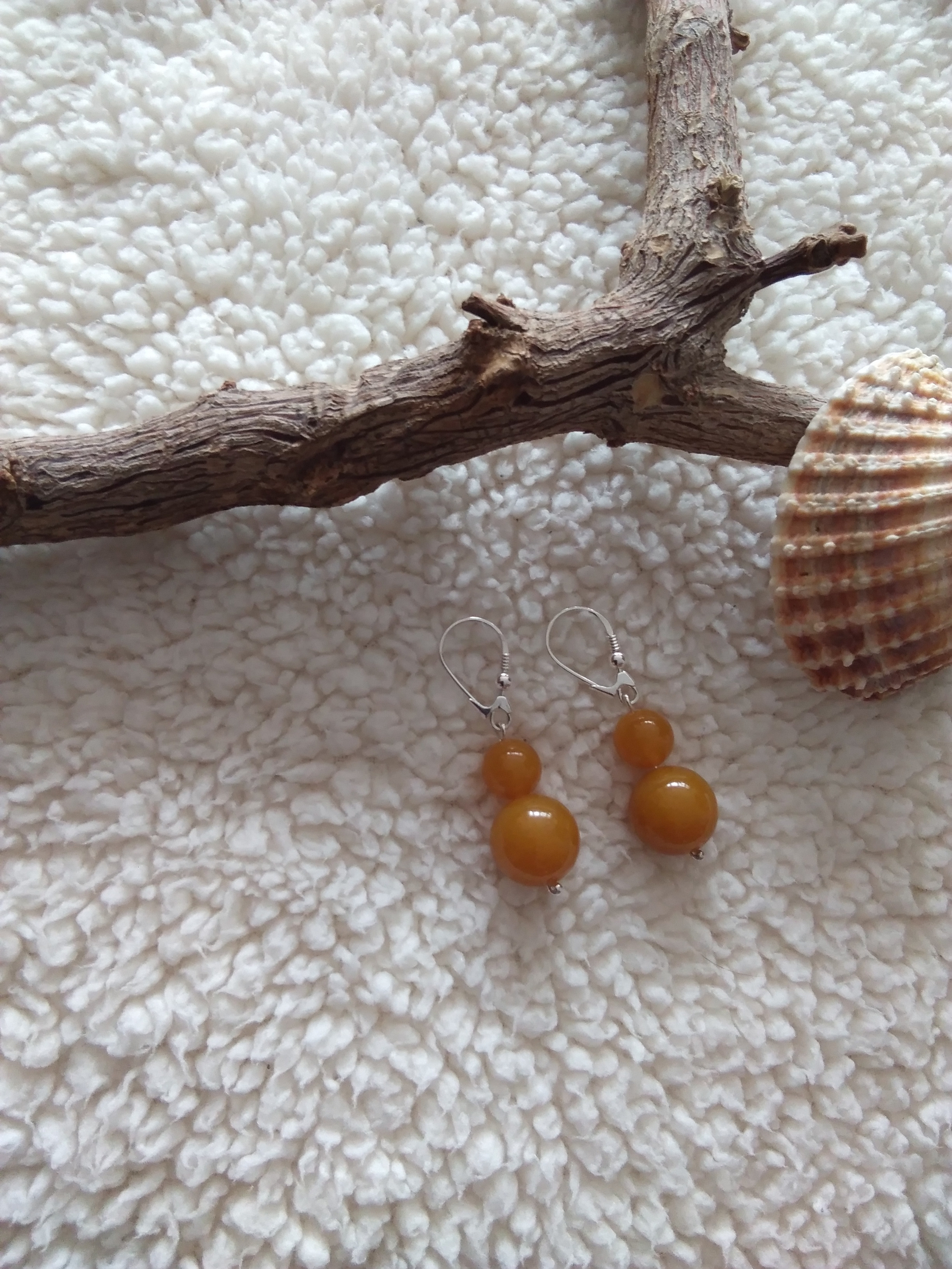 Boucles d\'oreilles pendantes 2 boules en ambre jaune orangé véritable et argent 925°/°°.