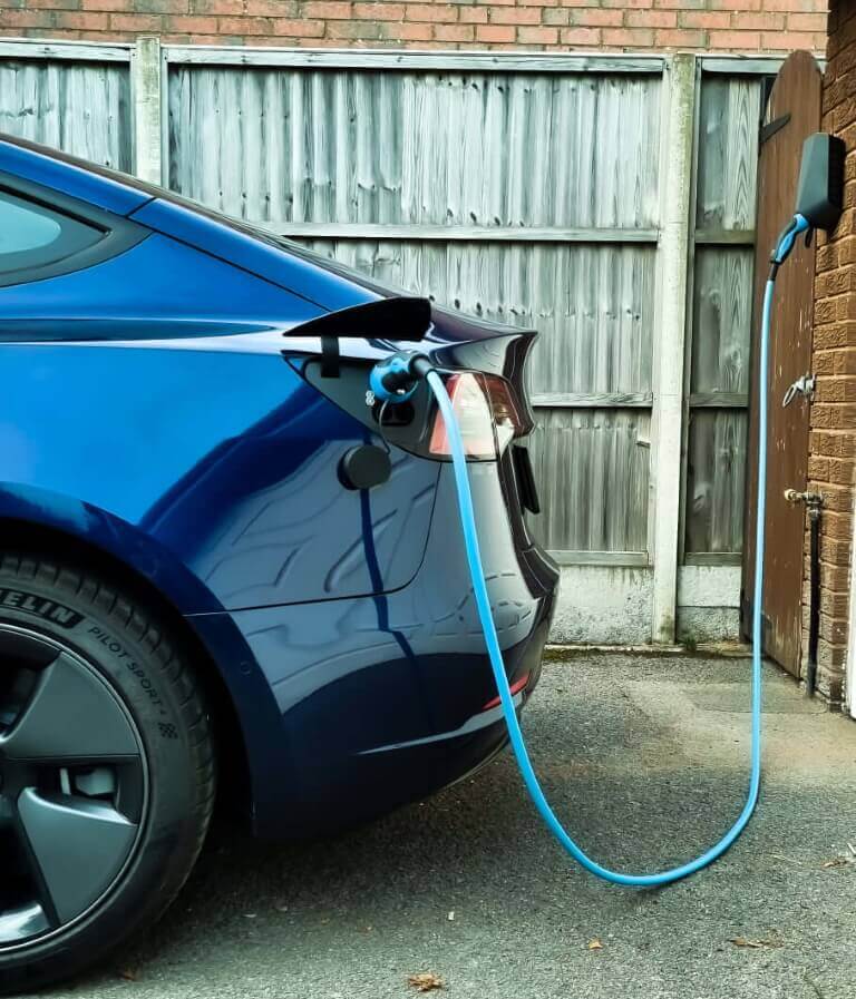 Easee-One-charging-Tesla-Model-3