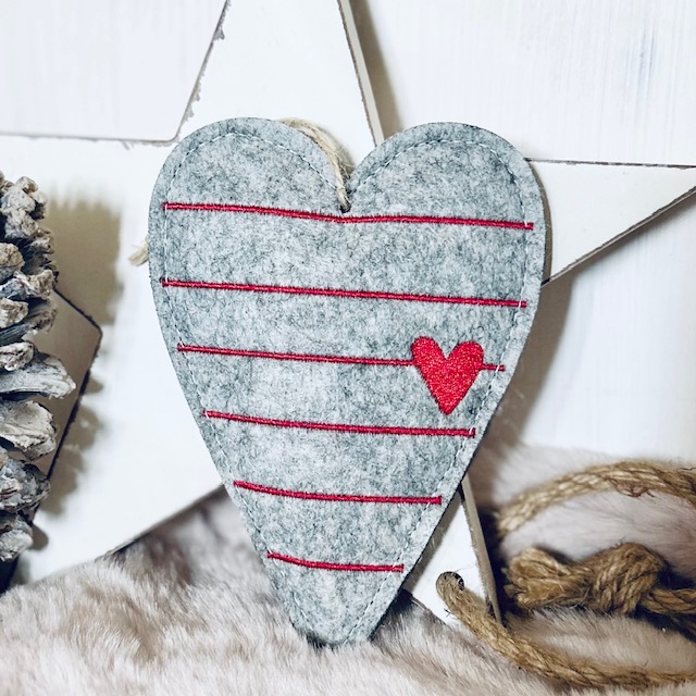 Coeur feutre gris1