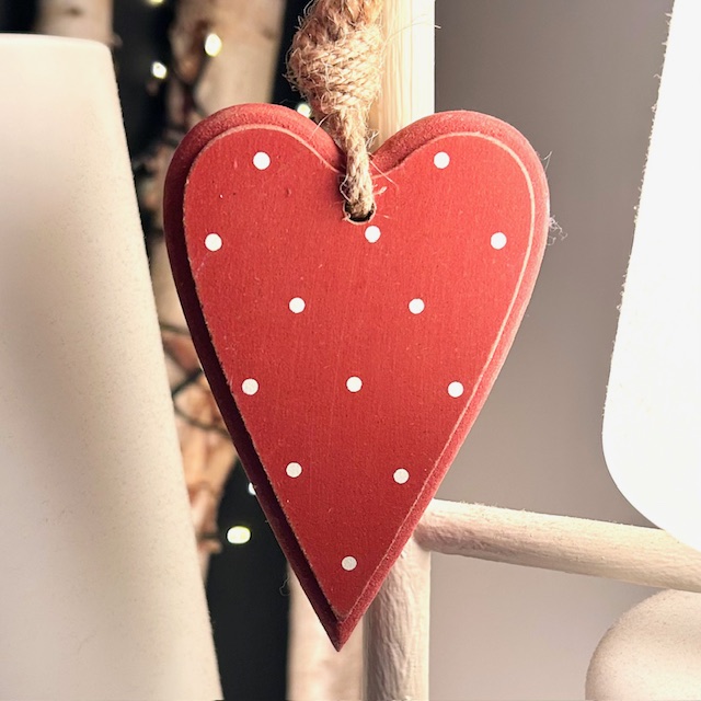 Coeur bois rouge à pois