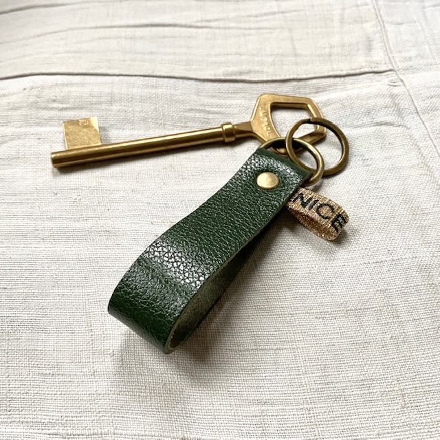 porte-clés LOU en cuir vert