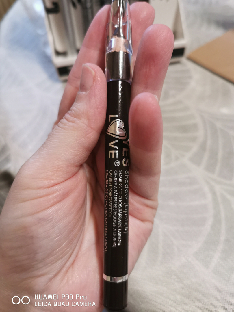 crayon contour des lèvres marron Lèvres MademoiselleMakeup