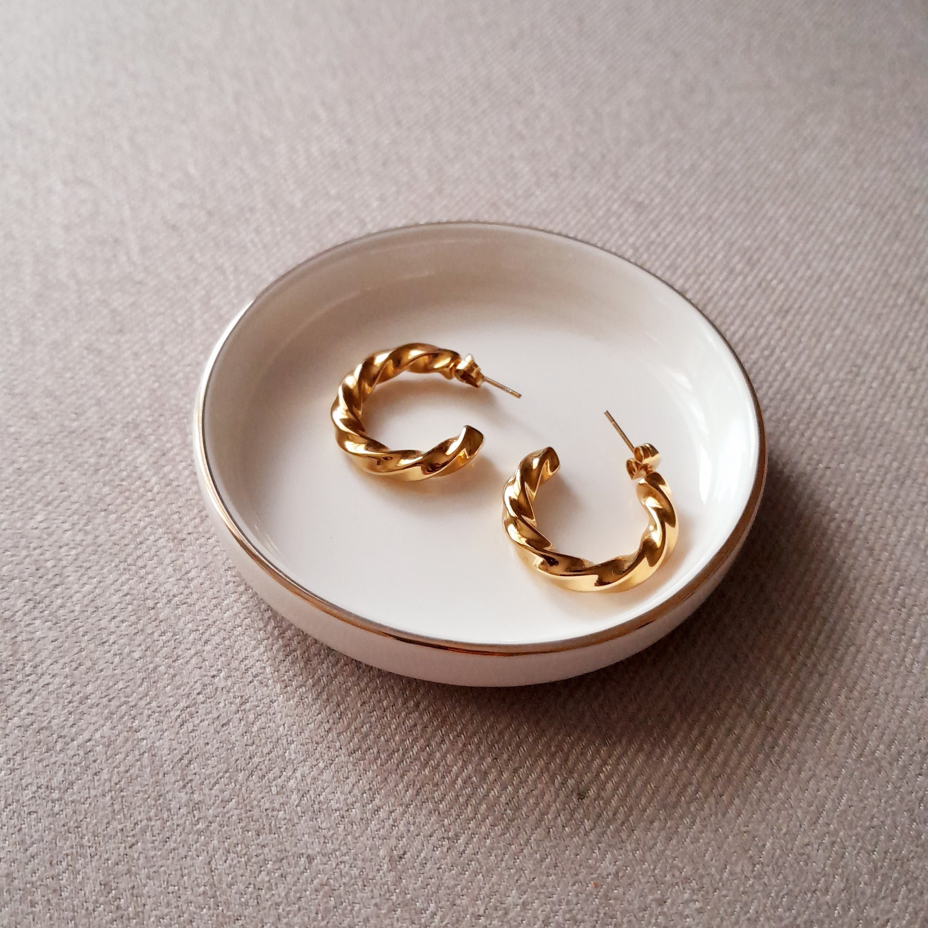 Boucles doreilles torsadées en acier doré aesthetic joyate