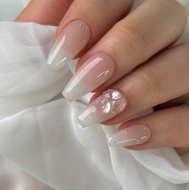 Semi permanent white nail doi