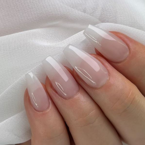 Gel semi permanent doi white nails