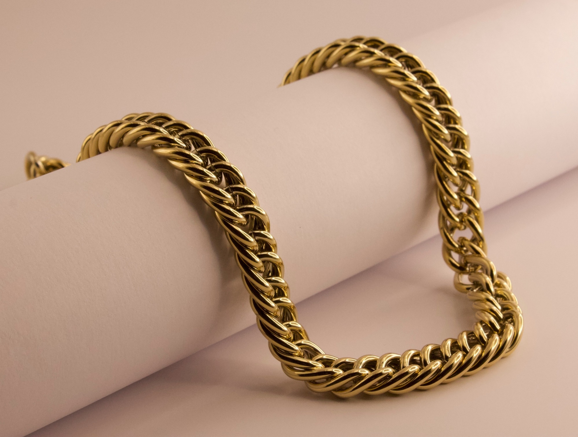 collier doré en acier doré