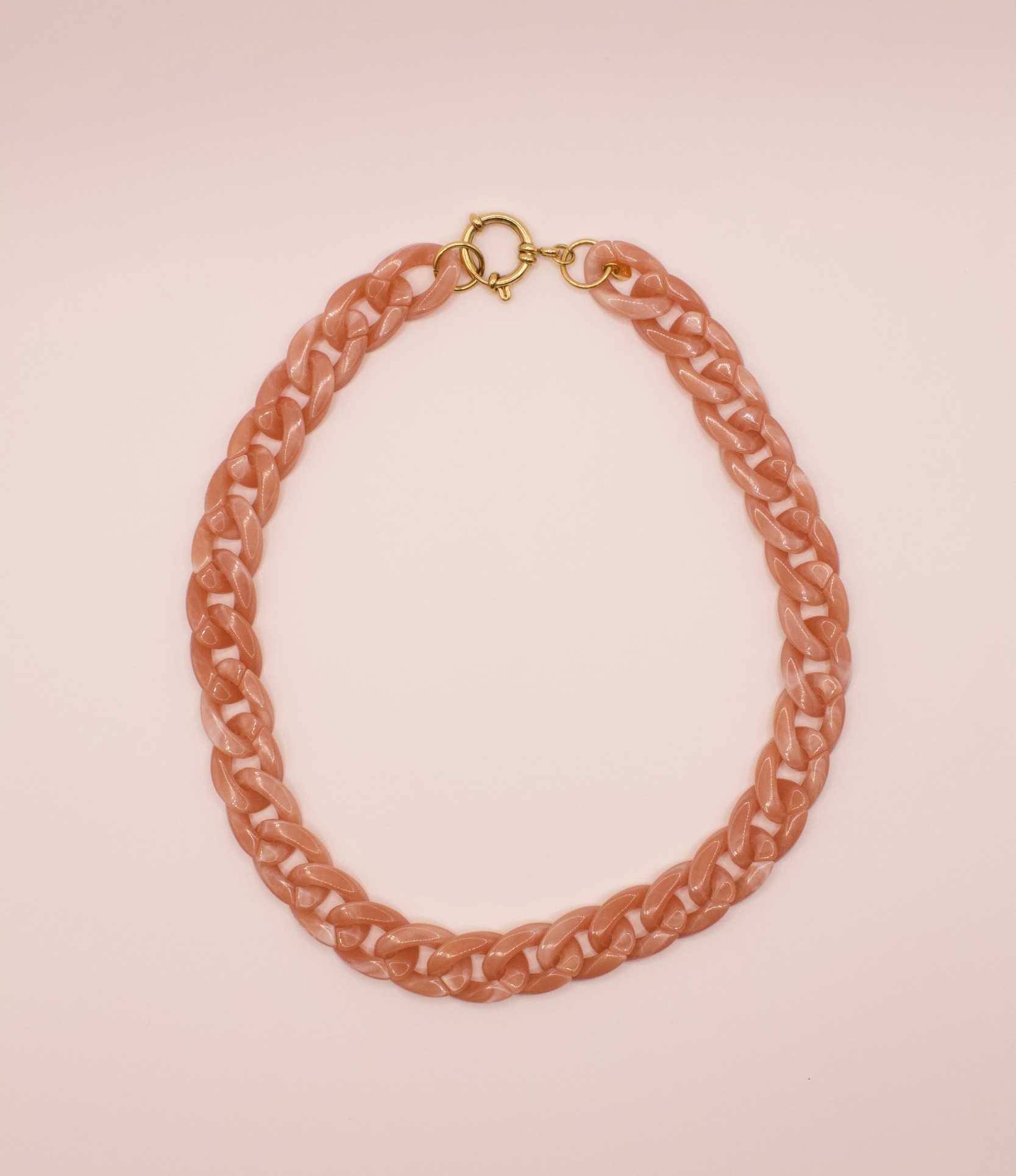 Collier chunky,en acier et chaîne à maillons en résine synthétique rose