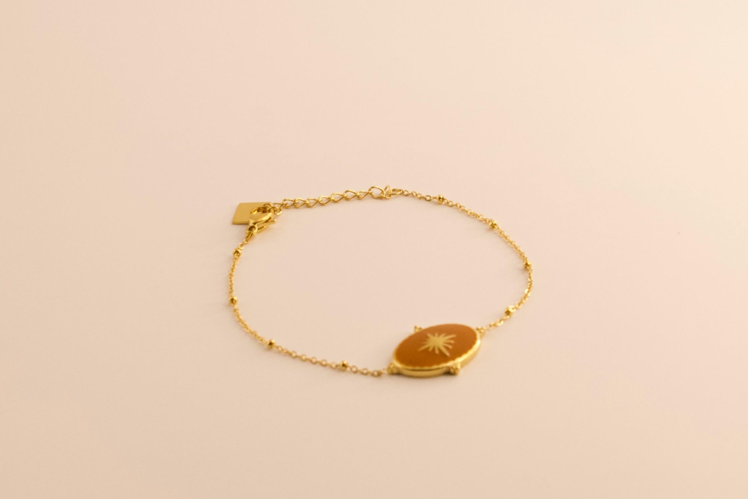 Bracelet en acier doré motif constellation