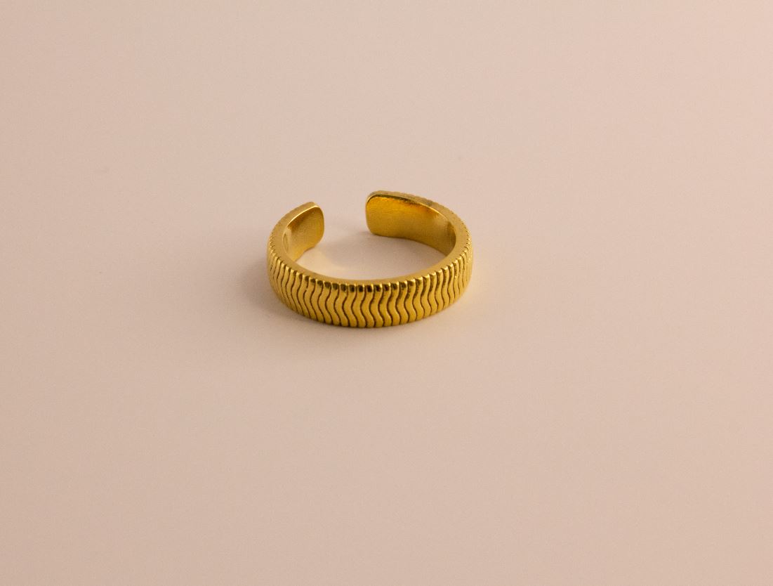 bague-en acier doré strié