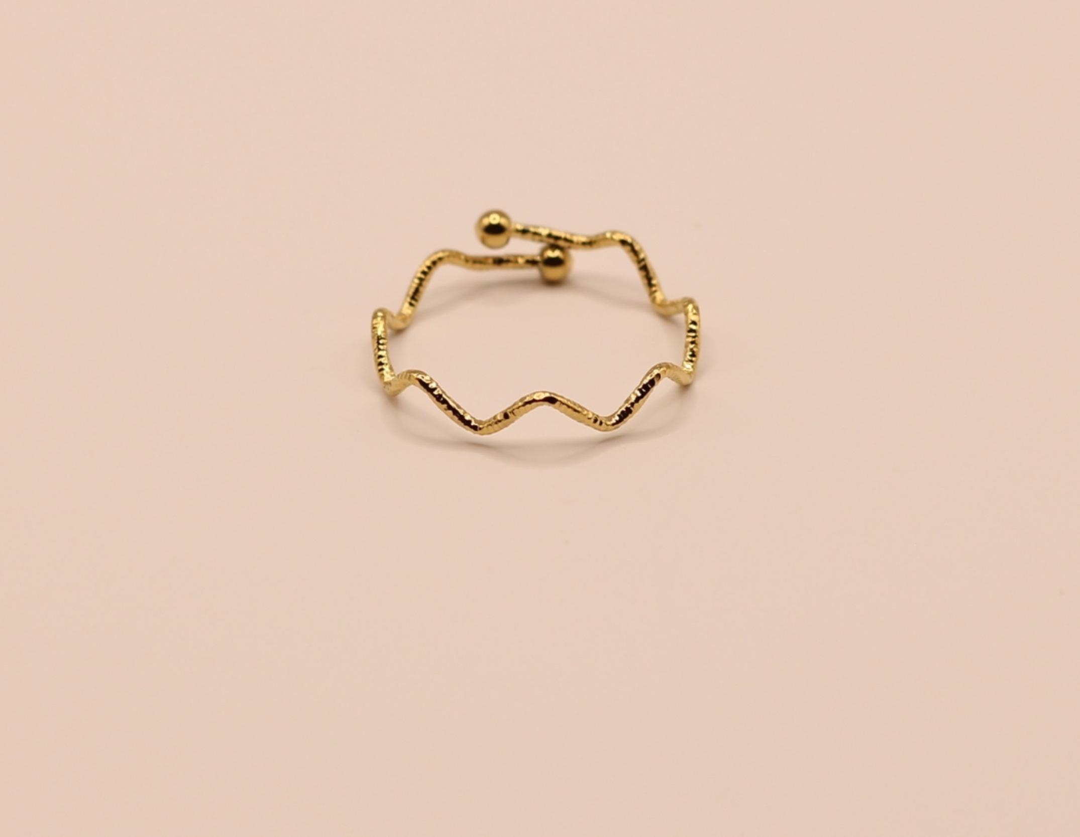 Bague acier dorée zigzag