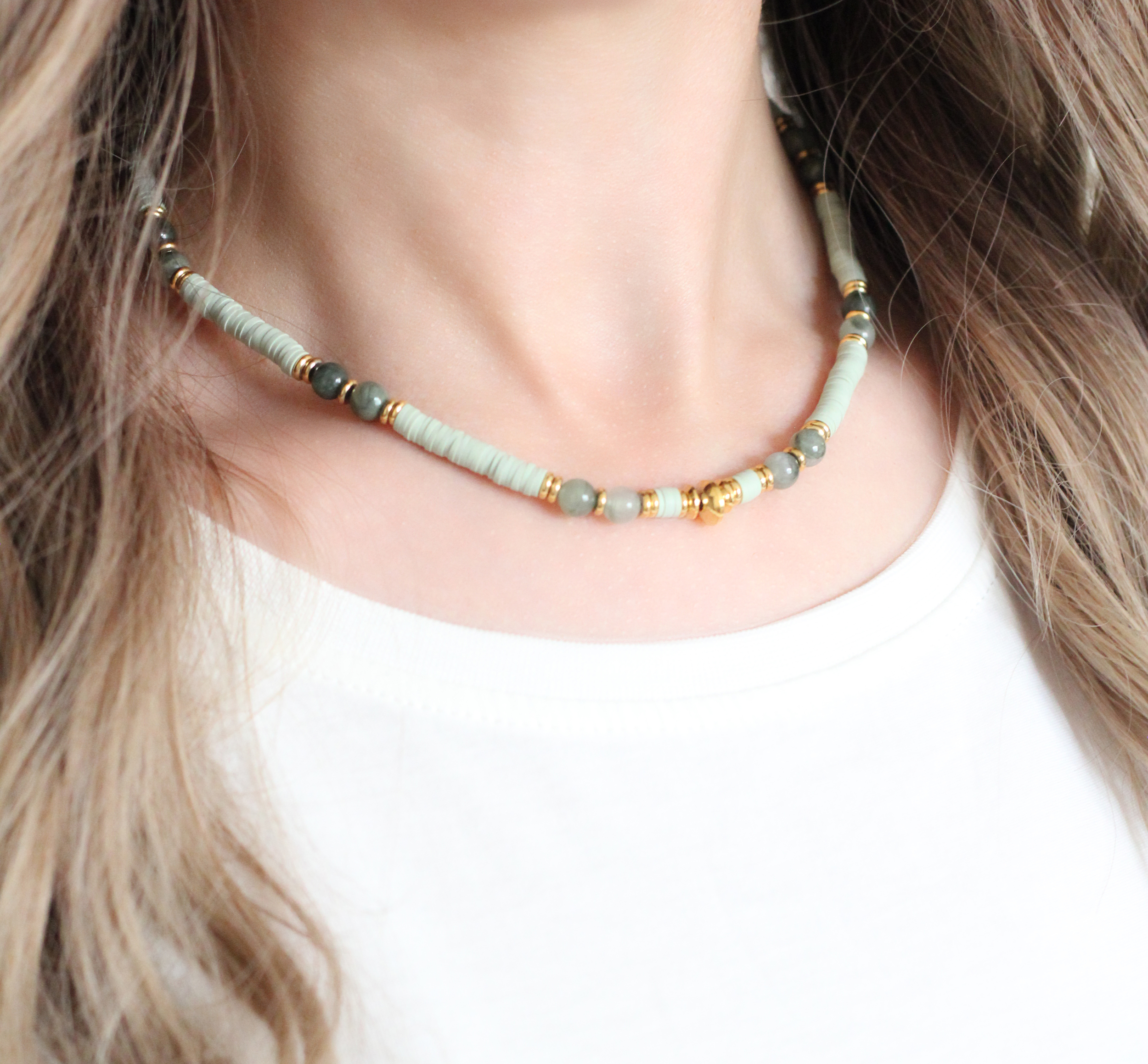 collier en acier doré et jade vert