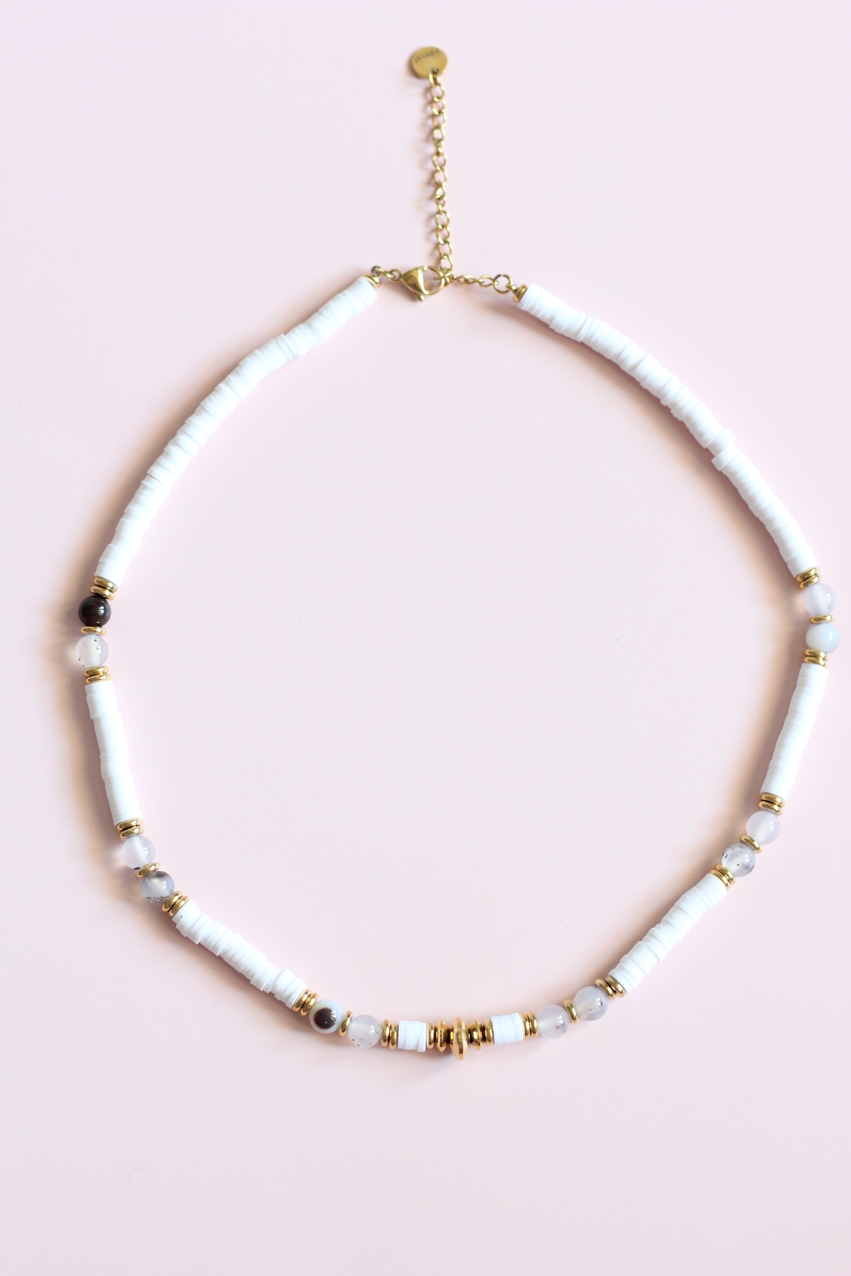 Collier en acier doré et jade blanc