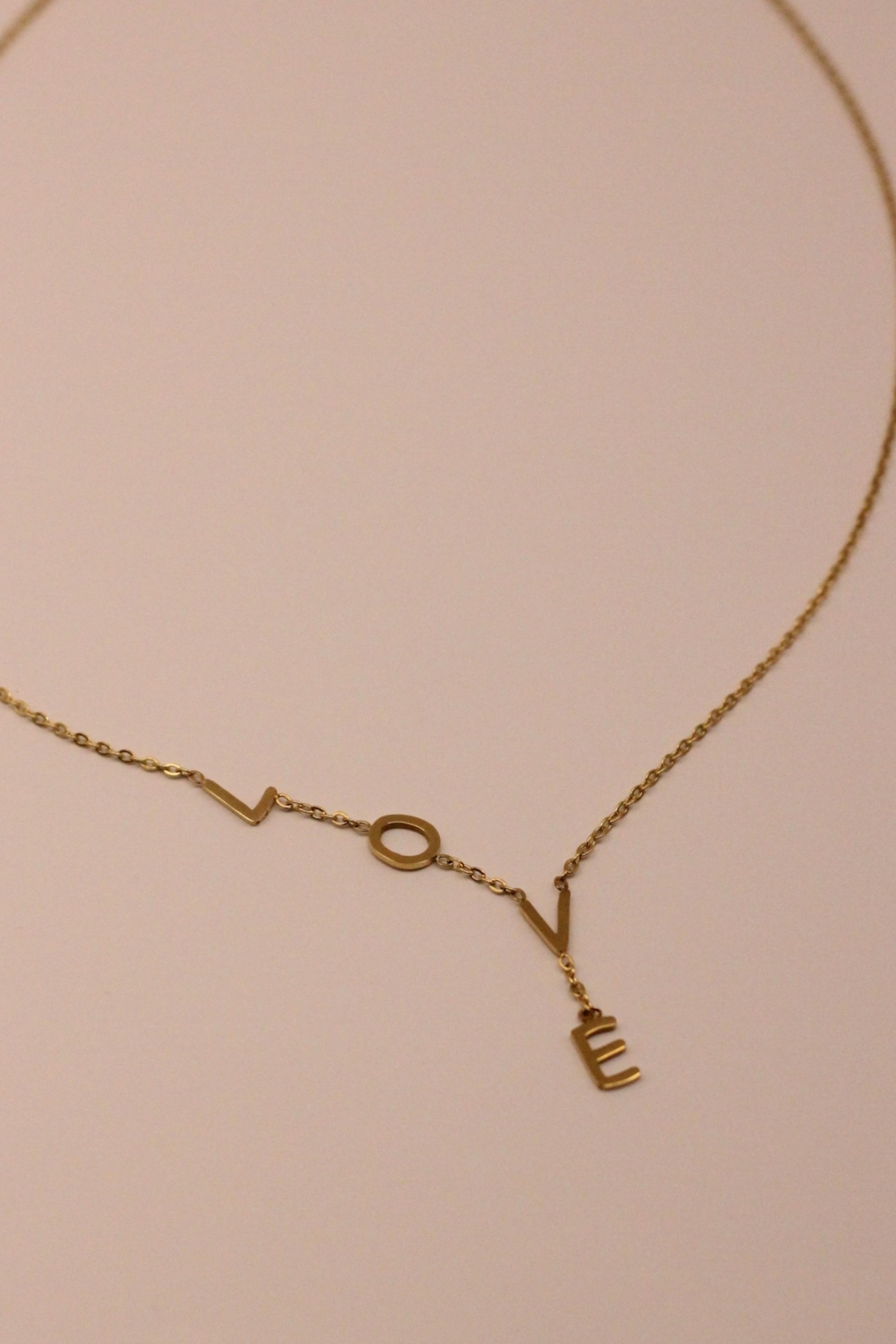 Collier lettres Love  acier doré