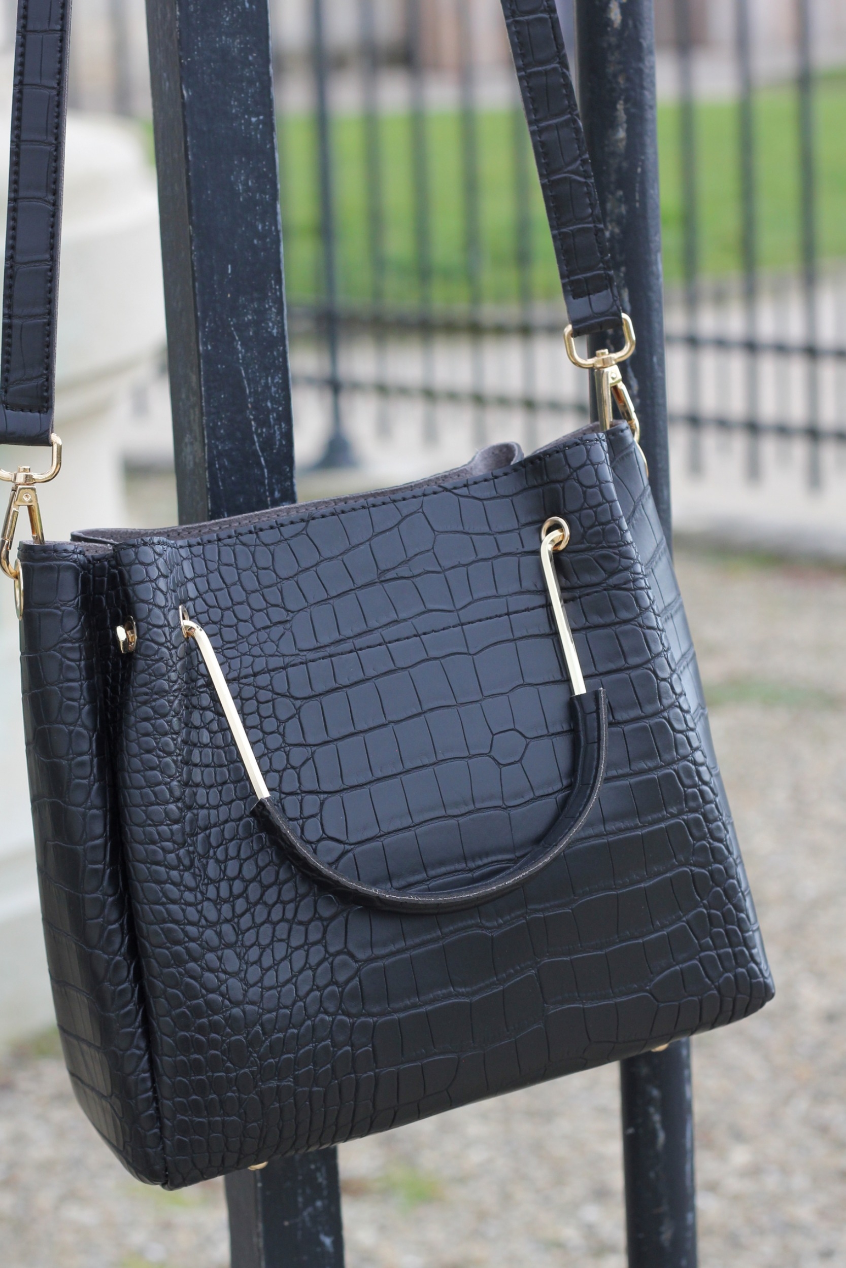 Sac à bandoulière effet croco noir
