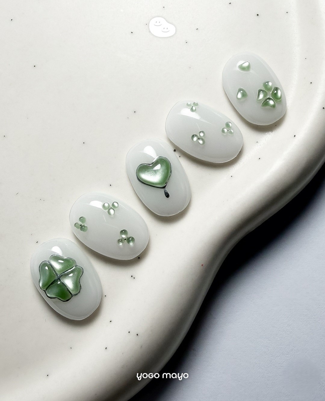 nail art coreen trefle cat eye vert