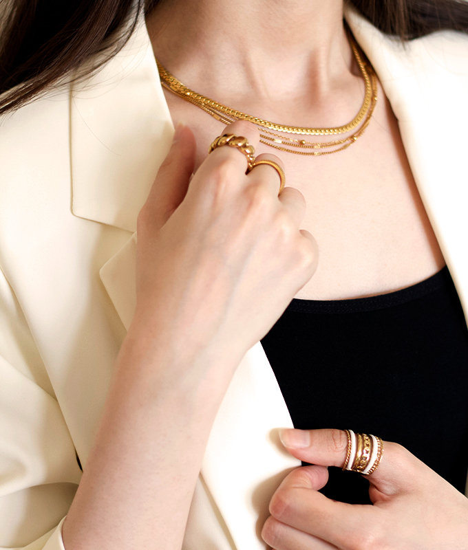 bague en acier doré et émail