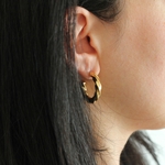Boucles doreilles torsadées dorées en acier