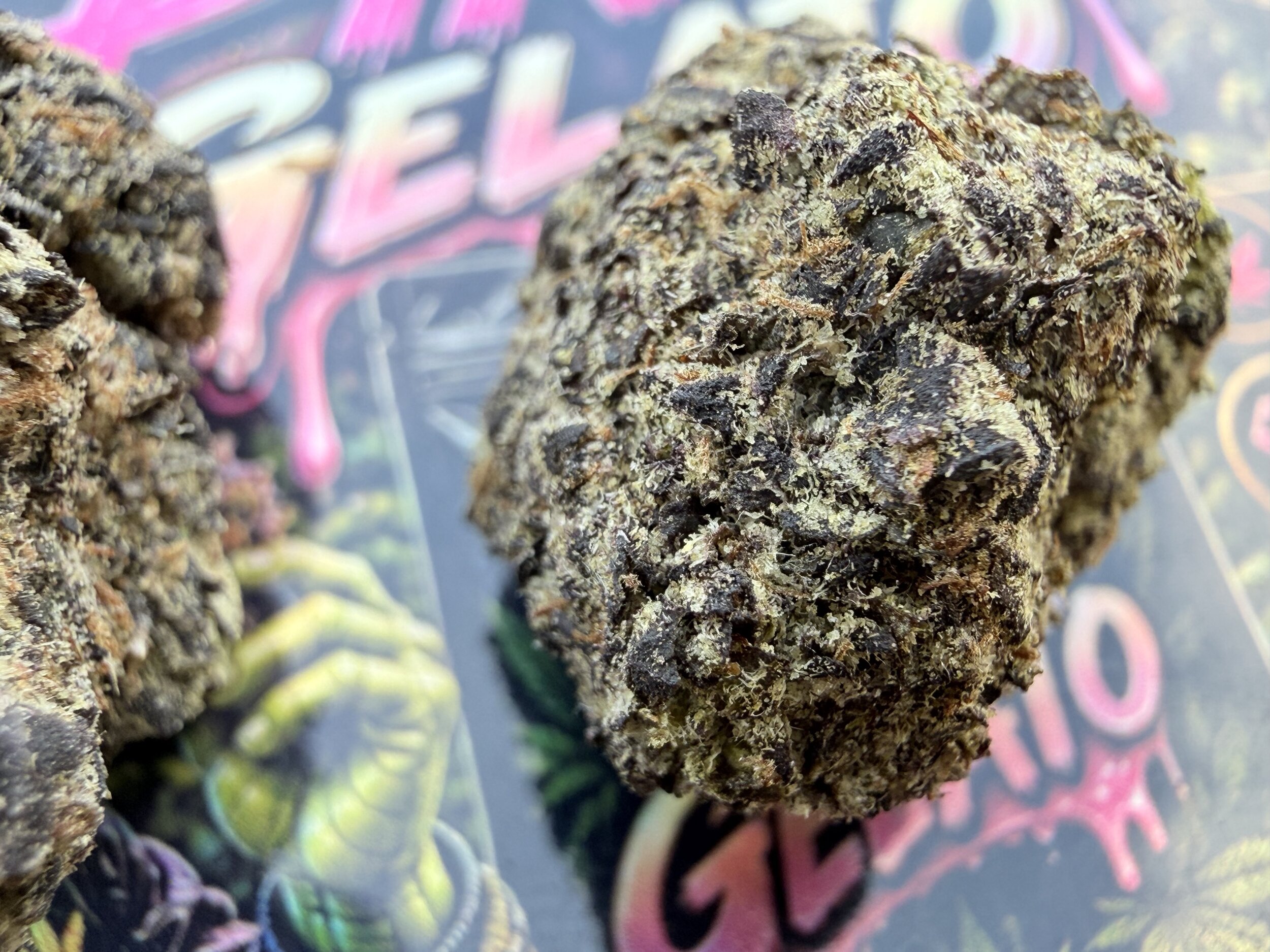 pink-gelato-fleurs-violettes-resineuses.jpg