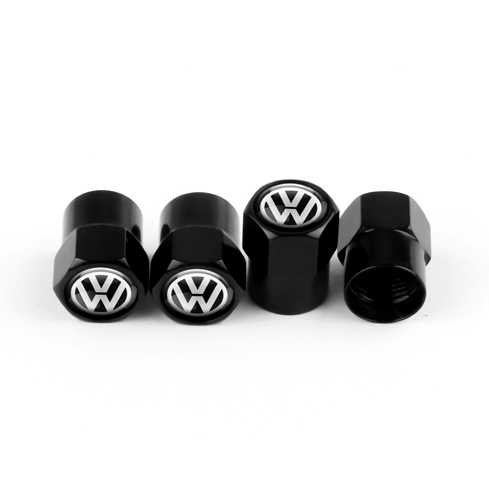 Tapón de válvula negro Volkswagen montado en llanta
